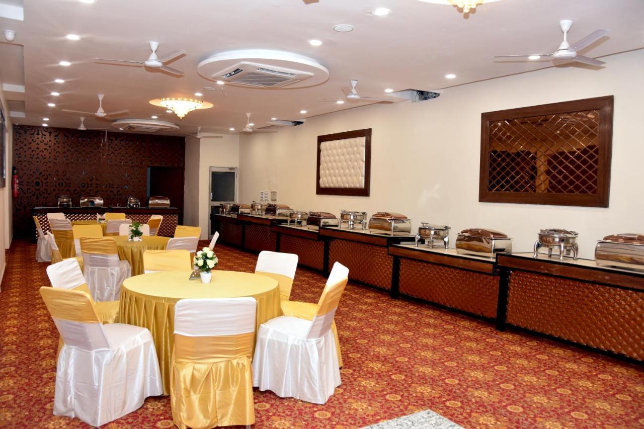 Hotel D Plaza Zirakpur Ngoại thất bức ảnh