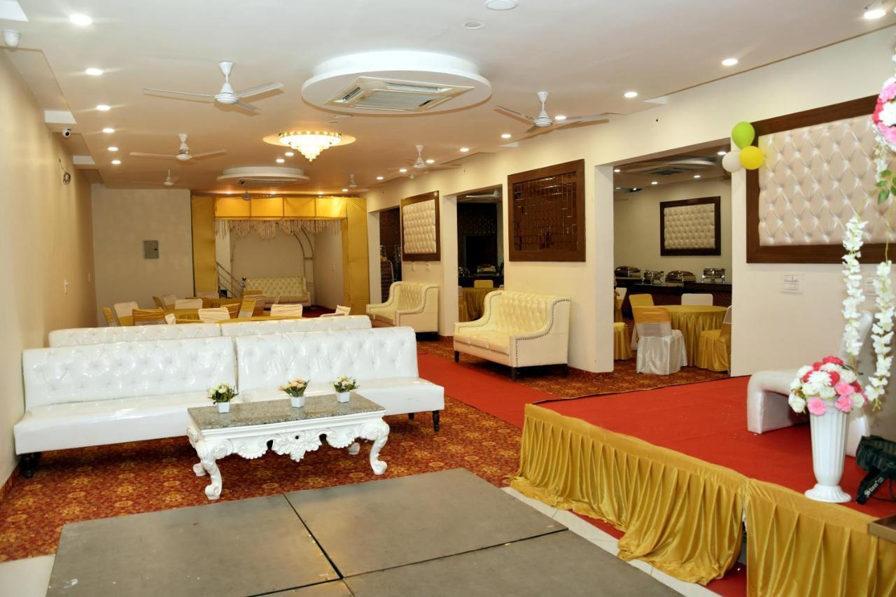 Hotel D Plaza Zirakpur Ngoại thất bức ảnh