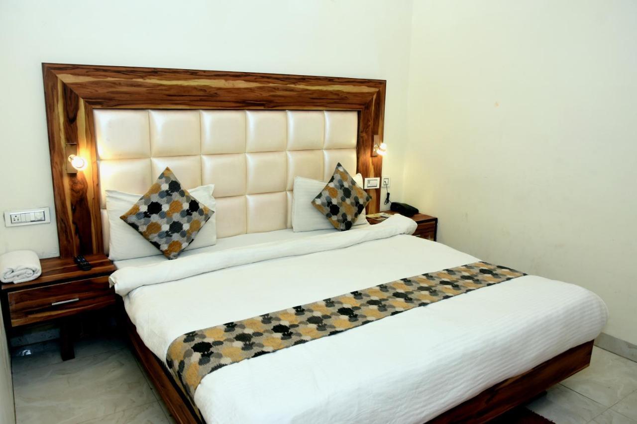 Hotel D Plaza Zirakpur Ngoại thất bức ảnh