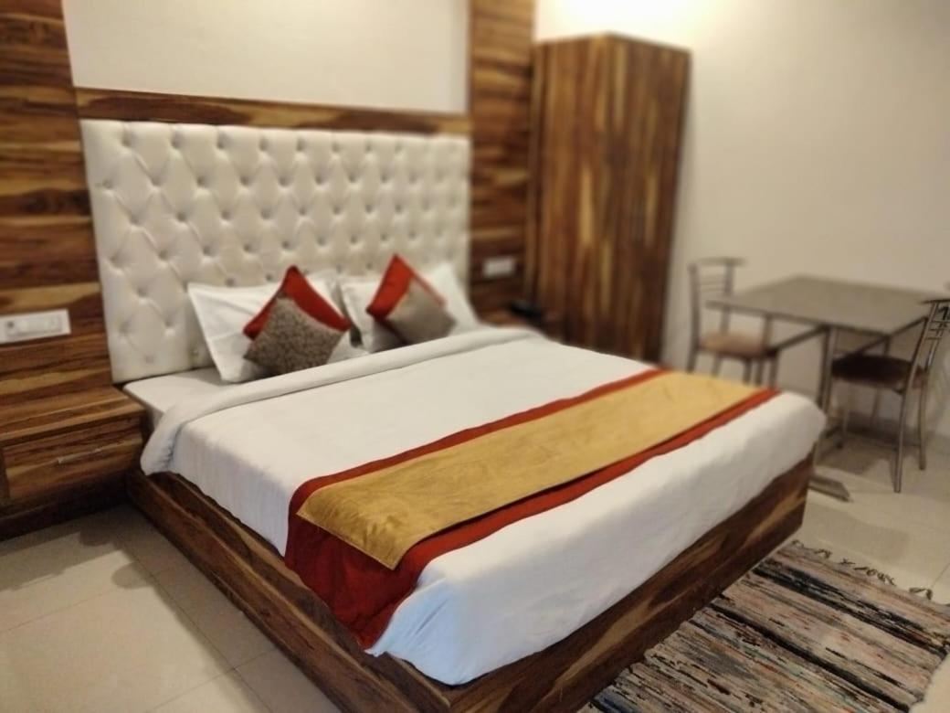 Hotel D Plaza Zirakpur Ngoại thất bức ảnh
