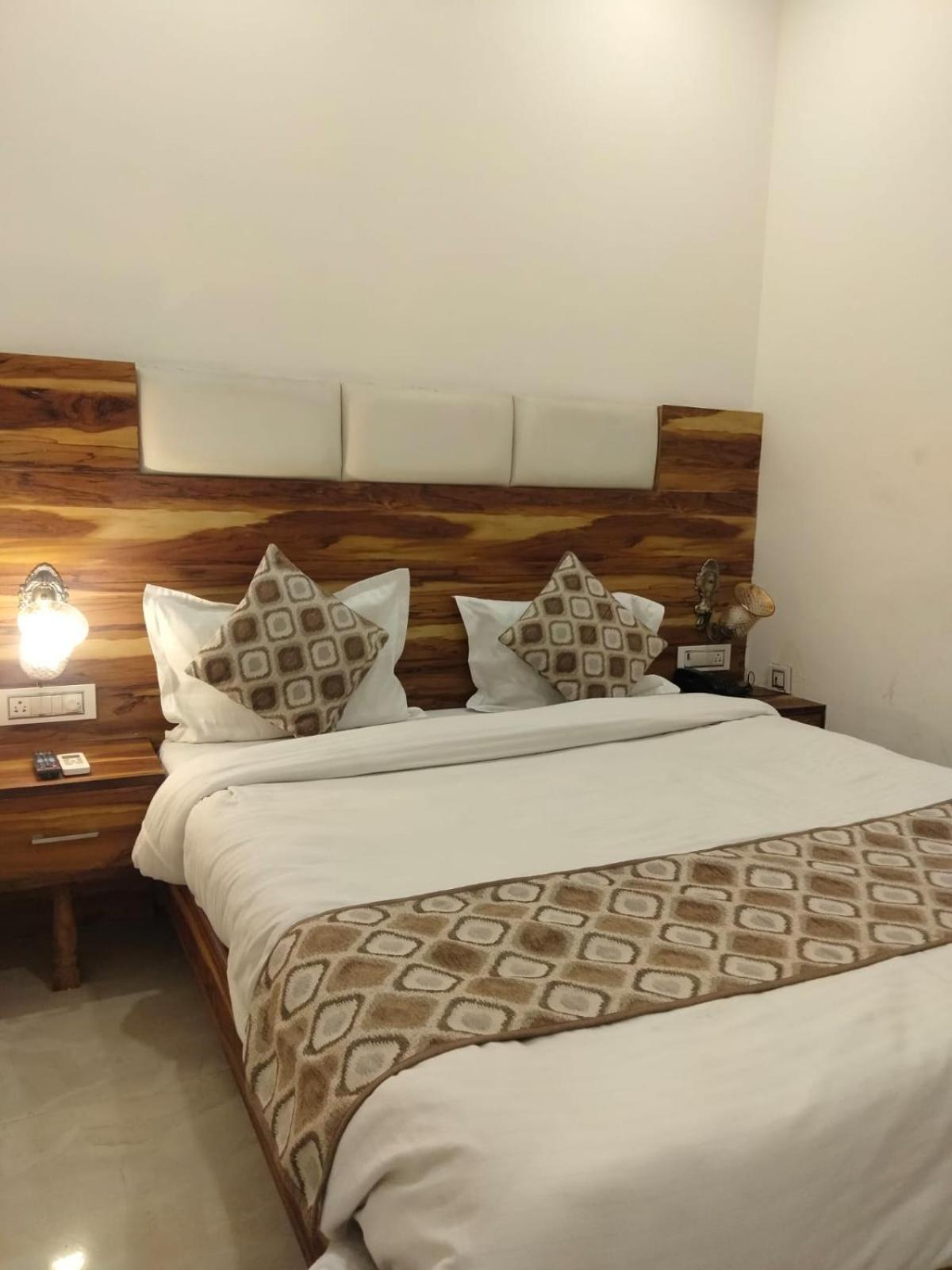Hotel D Plaza Zirakpur Ngoại thất bức ảnh