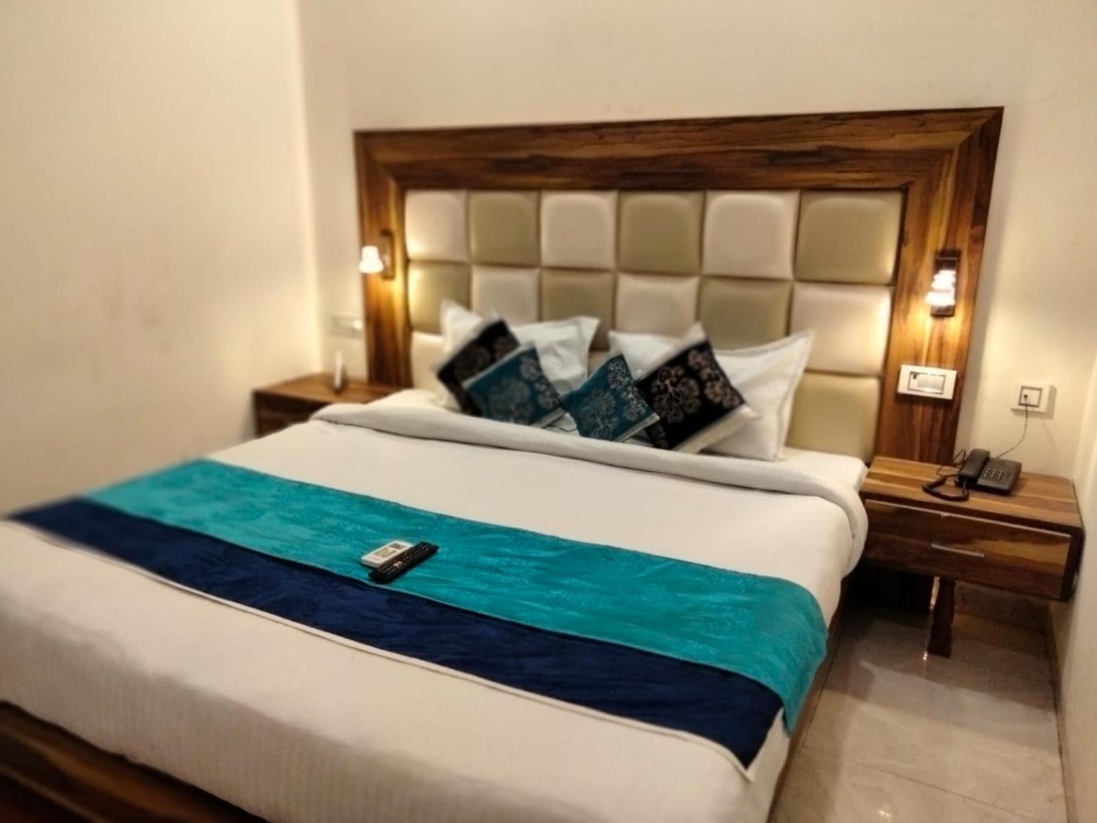 Hotel D Plaza Zirakpur Ngoại thất bức ảnh