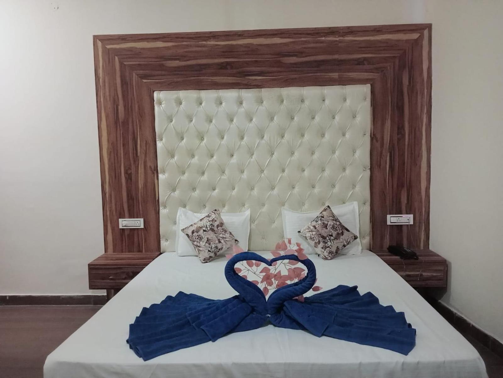 Hotel D Plaza Zirakpur Ngoại thất bức ảnh