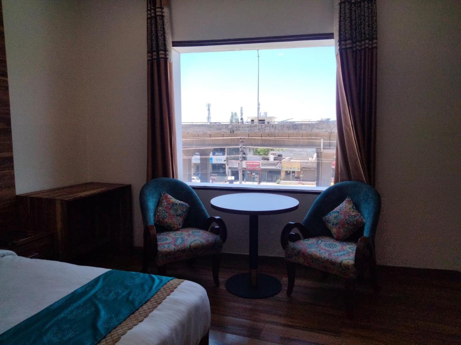 Hotel D Plaza Zirakpur Ngoại thất bức ảnh