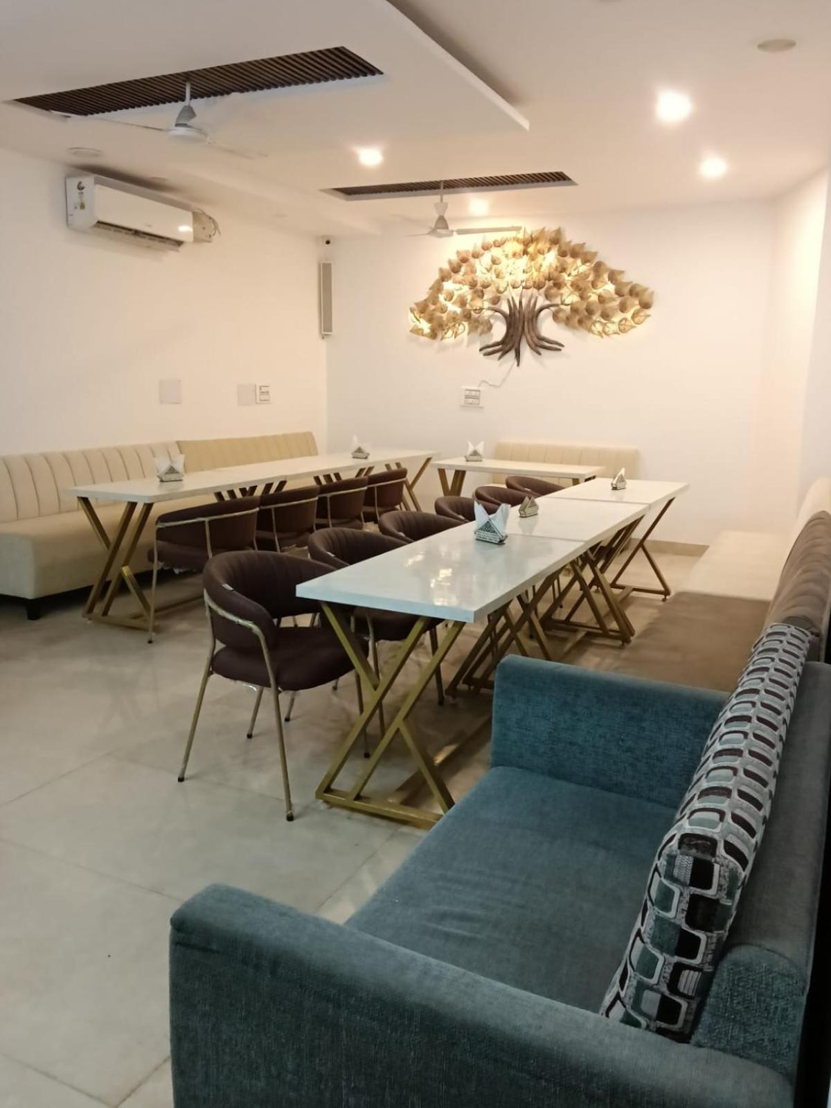 Hotel D Plaza Zirakpur Ngoại thất bức ảnh